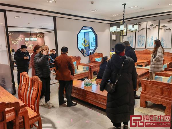 活動現場熱鬧非凡，引發了一陣陣的搶購熱潮