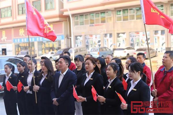 國(guó)方家居“感恩相伴、關(guān)愛(ài)相隨”