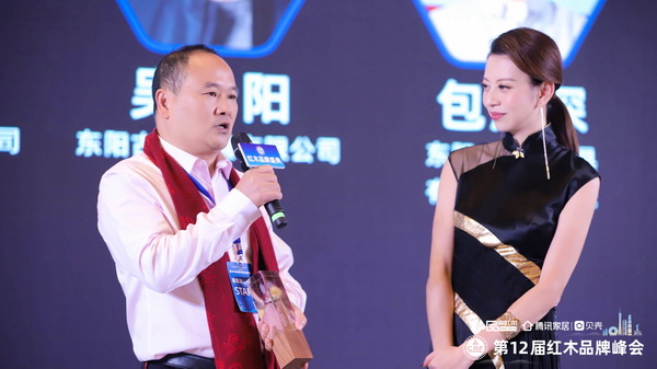 雅典紅木董事長包海深接受廣東電視臺主持人央金采訪 雅典紅木董事長包海深接受廣東電視臺主持人央金采訪