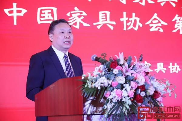 中國(guó)家具協(xié)會(huì)理事長(zhǎng)徐祥楠 中國(guó)家具協(xié)會(huì)理事長(zhǎng)徐祥楠