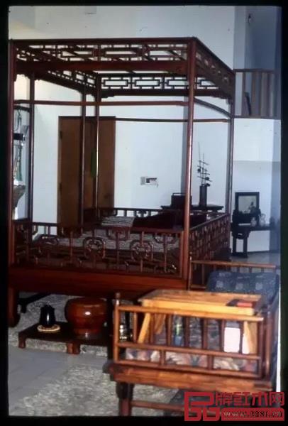 這張黃花梨架子床在艾克夫婦美國夏威夷的家中使用著的場景 這張黃花梨架子床在艾克夫婦美國夏威夷的家中使用著的場景