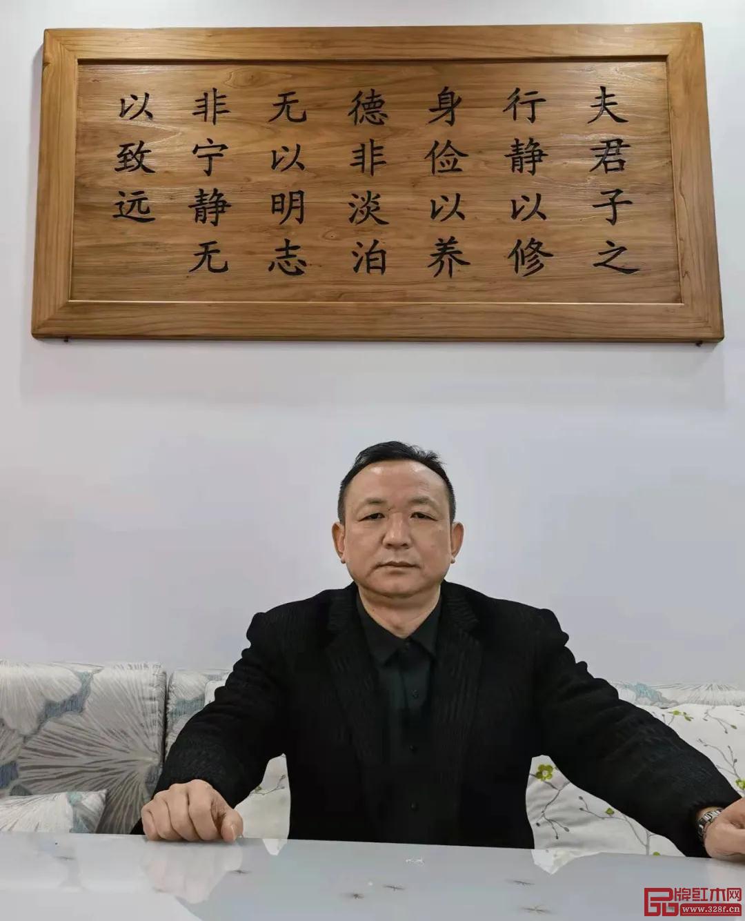 致遠家具董事長黃紅升