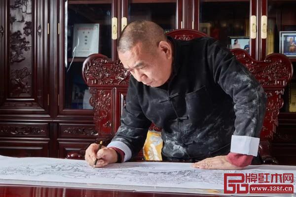 多年一線傳統家具生產設計經驗，陳田華對古典家具有更深刻的理解