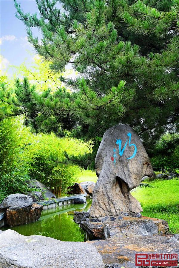 一逕抱幽山，居然城市間