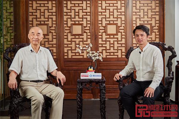 中國傳統工藝大師、泰和園董事長邵湘文(左)、全聯藝術紅木家具專業委員會執行會長林偉華(右) 中國傳統工藝大師、泰和園董事長邵湘文(左)、全聯藝術紅木家具專業委員會執行會長林偉華(右)