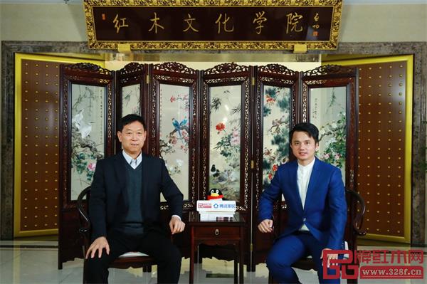 中國傳統工藝大師、巧奪天工紅木董事長張愛冬(左)、全聯藝術紅木家具專業委員會執行會長林偉華(右) 中國傳統工藝大師、巧奪天工紅木董事長張愛冬(左)、全聯藝術紅木家具專業委員會執行會長林偉華(右)
