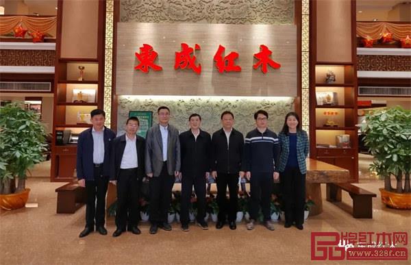 中國家具協(xié)會理事長徐祥楠發(fā)表講話 中國家具協(xié)會理事長徐祥楠發(fā)表講話