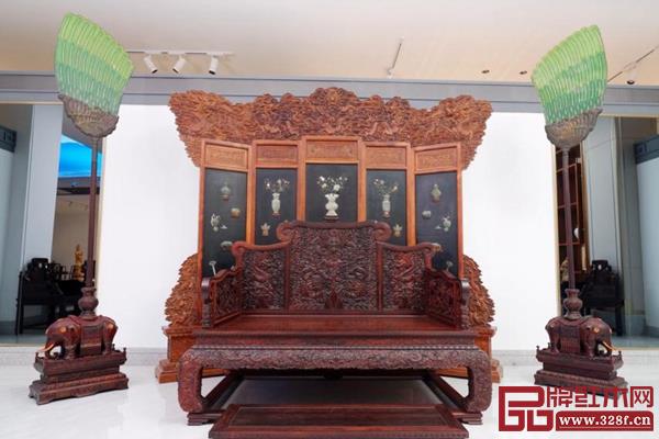 價值中山一套房的《小葉紫檀雕龍寶座》 價值中山一套房的《小葉紫檀雕龍寶座》
