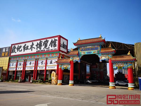 波記紫檀館位于中山沙溪,陳列數十款小葉紫檀家具 波記紫檀館位于中山沙溪,陳列數十款小葉紫檀家具