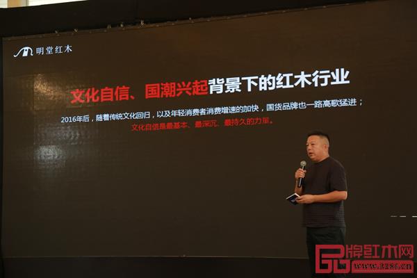 暢享紅木家具行業的未來趨勢,張向榮信心滿滿.jpg 暢享紅木家具行業的未來趨勢,張向榮信心滿滿.jpg
