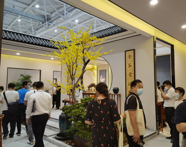 美聯(lián)紅木新品力作閃耀深圳家具展，盡顯東方大美之風(fēng)雅