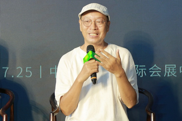 全聯藝術紅木家具專業委員會專家、清華大學家具設計高研班講座教授彭亮 全聯藝術紅木家具專業委員會專家、清華大學家具設計高研班講座教授彭亮