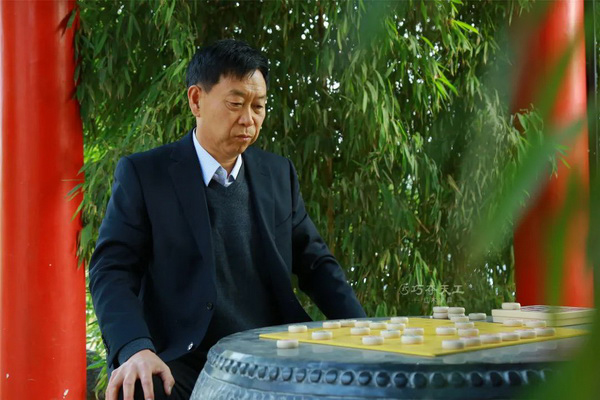 中國傳統工藝大師張愛冬：巧奪天工紅木的制勝法寶——打破常規