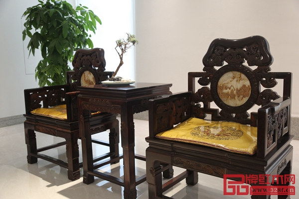 波記紫檀館堅持無漆無蠟的生產標準,環保健康,還原木材本身的魅力 波記紫檀館堅持無漆無蠟的生產標準,環保健康,還原木材本身的魅力