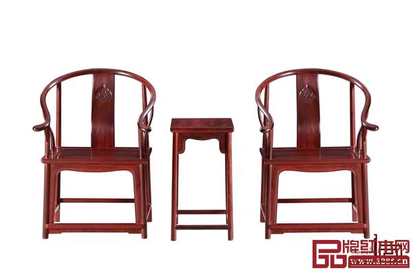 波記紫檀館堅(jiān)持“無(wú)上色,無(wú)上漆,無(wú)上蠟”的生產(chǎn)標(biāo)準(zhǔn),發(fā)揮小葉紫檀木材的天然之美 波記紫檀館堅(jiān)持“無(wú)上色,無(wú)上漆,無(wú)上蠟”的生產(chǎn)標(biāo)準(zhǔn),發(fā)揮小葉紫檀木材的天然之美