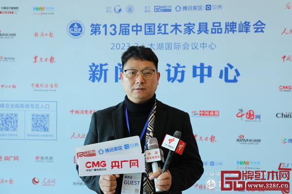 鼎順紅木董事長蔣國順接受中央電視臺、騰訊家居等媒體采訪 鼎順紅木董事長蔣國順接受中央電視臺、騰訊家居等媒體采訪