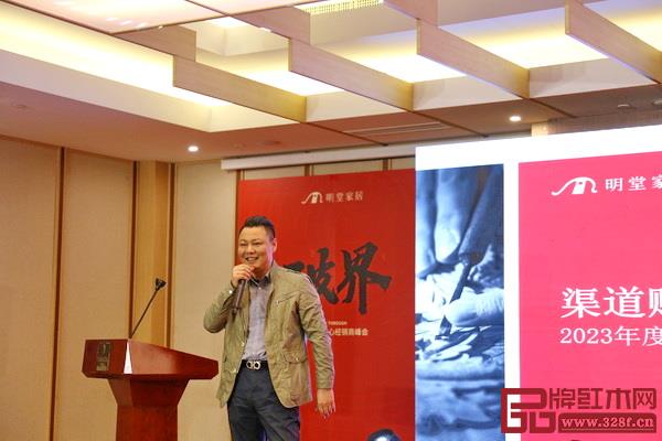 明堂家居渠道運(yùn)營(yíng)總監(jiān)范葉成 明堂家居渠道運(yùn)營(yíng)總監(jiān)范葉成