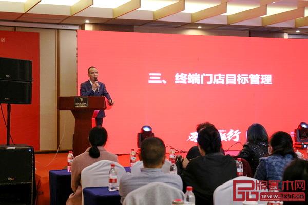 明堂家居營(yíng)銷支持部總監(jiān)李兆松 明堂家居營(yíng)銷支持部總監(jiān)李兆松