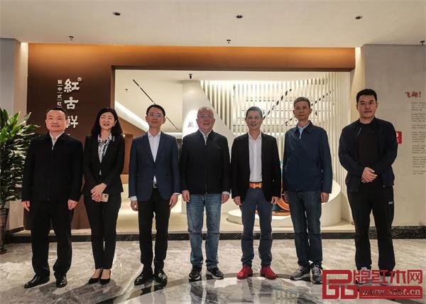 眾領導合影留念 眾領導合影留念