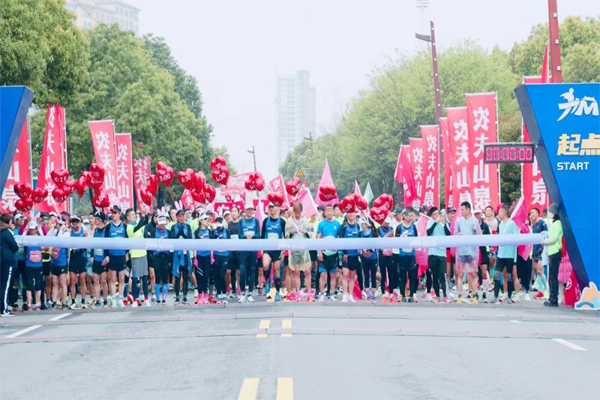 步履不停·逐光而行！明堂家居助力橫馬活力開跑