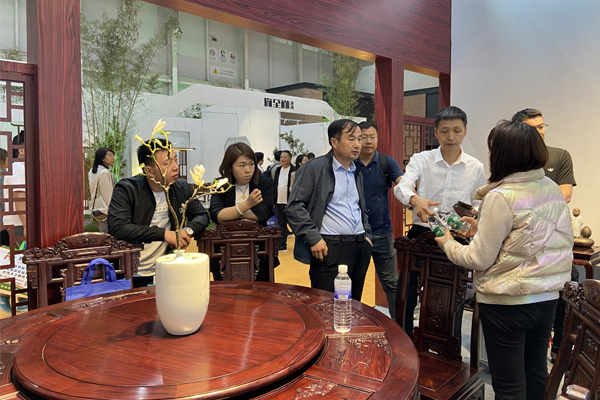 實力出圈，古森紅木亮相青島國際家具展引領中式美學風潮