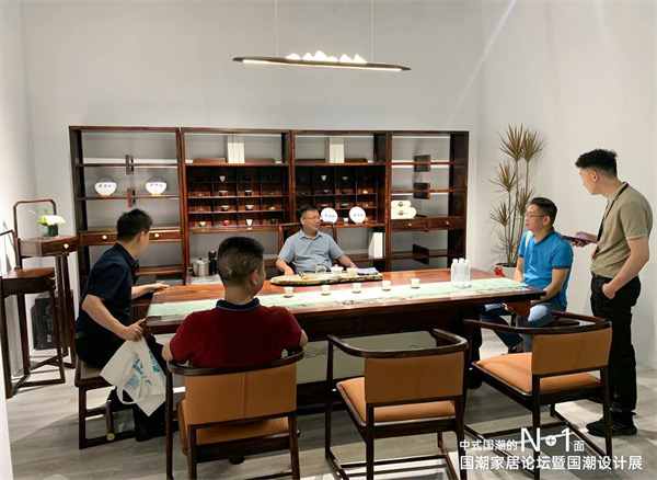 很多客戶在展會(huì)現(xiàn)場(chǎng)咨詢合作事宜 很多客戶在展會(huì)現(xiàn)場(chǎng)咨詢合作事宜