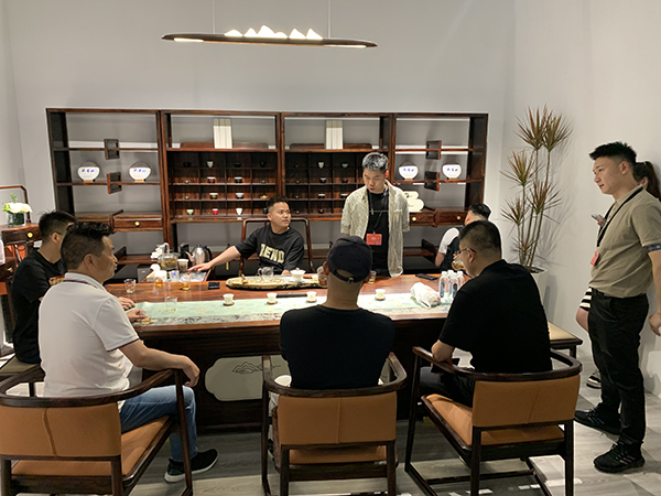 名木居·茶悅攜紅木茶空間亮相深圳國(guó)際家具展，展國(guó)潮家居的魅力