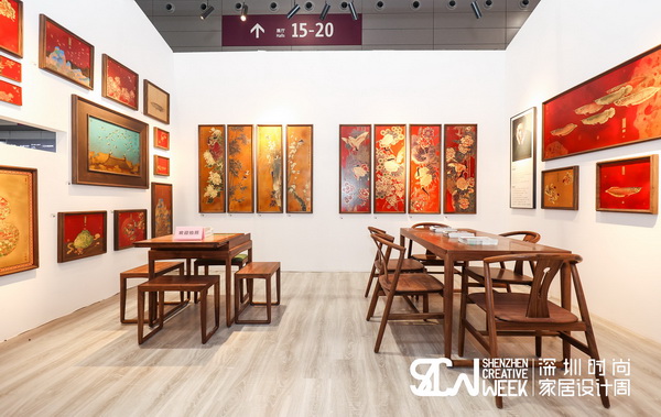 古歌元作在國潮設(shè)計展展示的銅彩畫