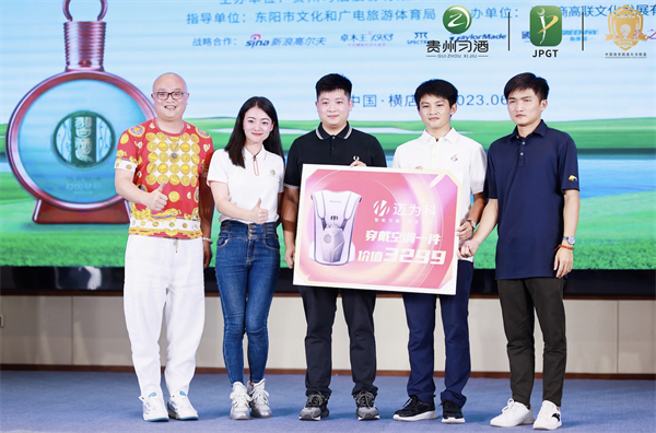 卓木王總裁杜長江（左一）