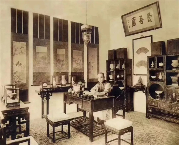 郭葆昌在其北京秦老胡同里的“愛(ài)吾廬”