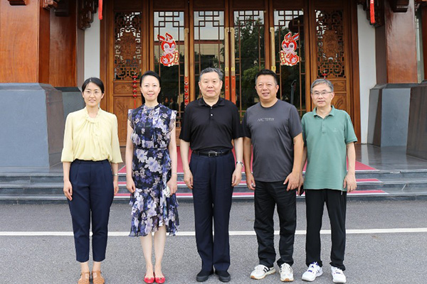 中國家具協會理事長徐祥楠帶隊蒞臨明堂家居考察