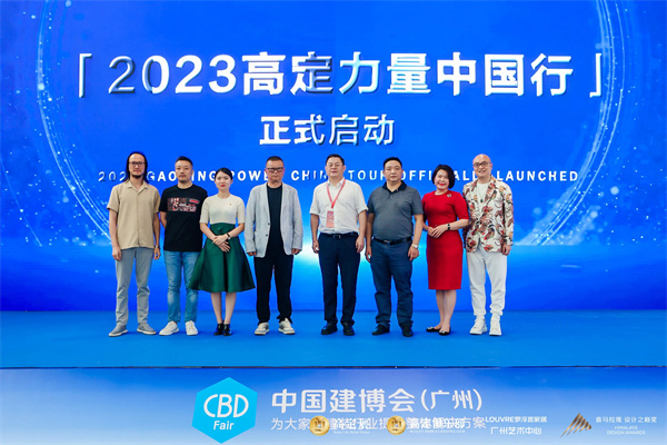 卓木王總裁杜長(zhǎng)江(右一) 卓木王總裁杜長(zhǎng)江(右一)