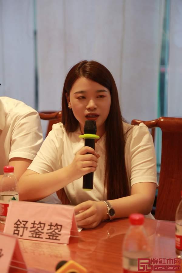 學(xué)會(huì)秘書長(zhǎng)舒鋆鋆主持會(huì)議 學(xué)會(huì)秘書長(zhǎng)舒鋆鋆主持會(huì)議