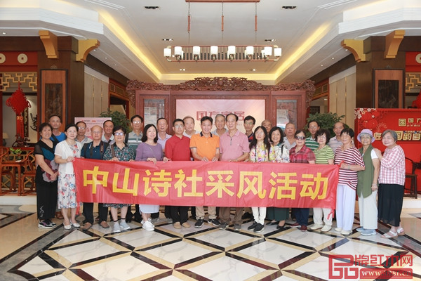 詩友們活動后合影留念 詩友們活動后合影留念