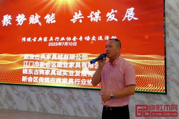 新會區委統戰部副部長、區工商聯黨組鐘炳超書記在圓桌會議上講話 新會區委統戰部副部長、區工商聯黨組鐘炳超書記在圓桌會議上講話
