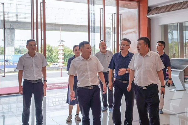 南康區市場監督管理局局長等領導蒞臨東陽紅木家具市場