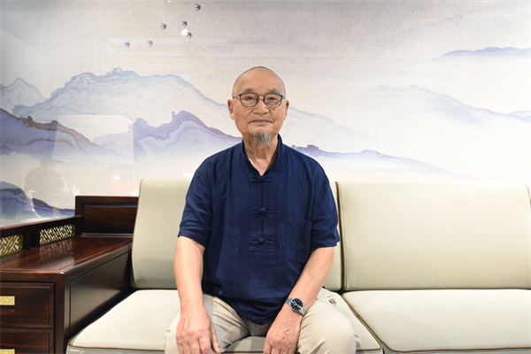 全聯藝術紅木家具專業委員會專家顧問、中國高等教育家具設計專業創始人胡景初 全聯藝術紅木家具專業委員會專家顧問、中國高等教育家具設計專業創始人胡景初