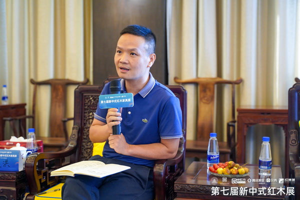 中山職業技術學院紅木家居學院院長潘質洪在新中式論壇沙龍中發表觀點 中山職業技術學院紅木家居學院院長潘質洪在新中式論壇沙龍中發表觀點