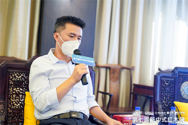廣東省新中式家具設計工程技術研究中心主任、五邑大學研究生導師陳振益在新中式論壇沙龍中發表觀點 廣東省新中式家具設計工程技術研究中心主任、五邑大學研究生導師陳振益在新中式論壇沙龍中發表觀點