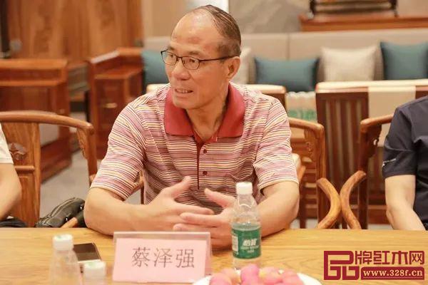 原中山市科學技術協會調研員、中山市紅木古典家具學會創辦人蔡澤強發言