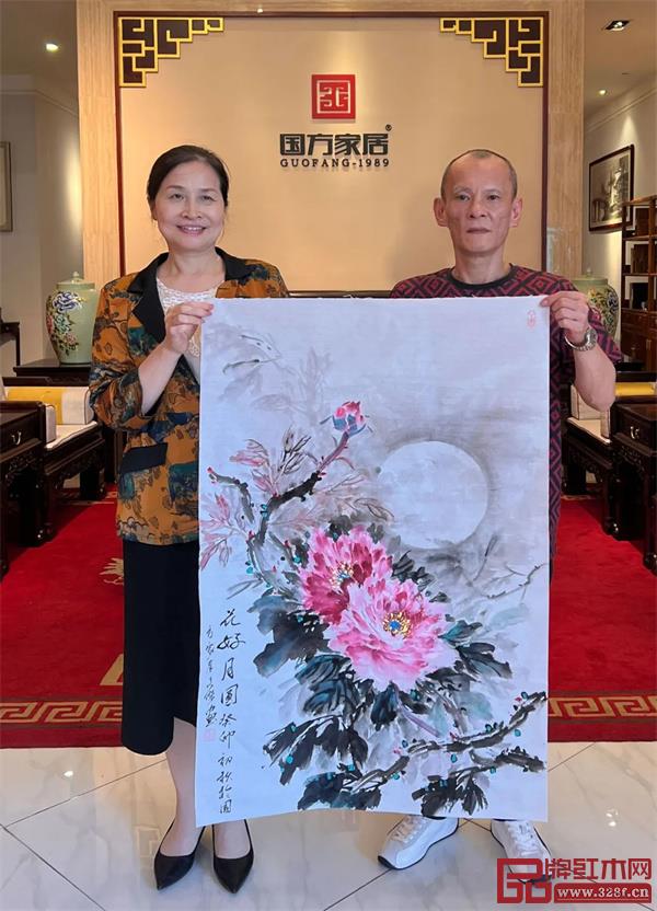 沙溪鎮美術協會理事、嶺南畫派第四代傳人現場為國方家居作畫相贈 沙溪鎮美術協會理事、嶺南畫派第四代傳人現場為國方家居作畫相贈
