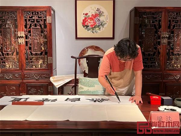 藝術家們在現場為現場觀眾施展才情 藝術家們在現場為現場觀眾施展才情