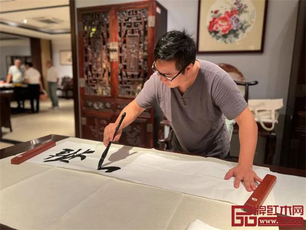 藝術家們在現場為現場觀眾施展才情 藝術家們在現場為現場觀眾施展才情