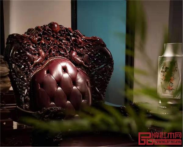 《雕龍沙發》,奢侈用料,稀世精品 《雕龍沙發》,奢侈用料,稀世精品