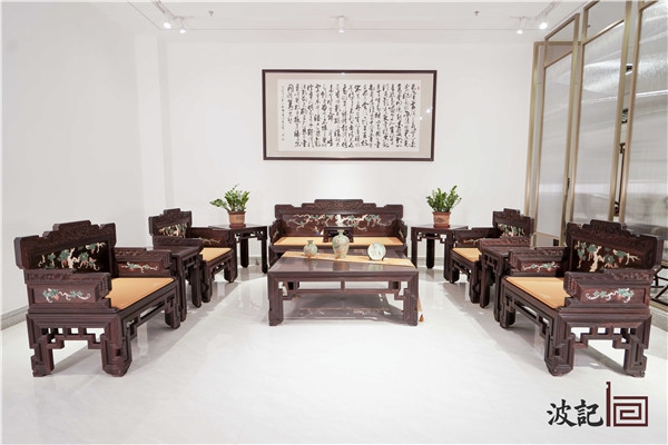 依《清·百寶鑲花果圖寶座》打造的《小葉紫檀提子寶座沙發》 依《清·百寶鑲花果圖寶座》打造的《小葉紫檀提子寶座沙發》