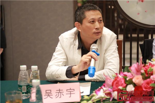 中山市家具商會名譽會長、紅古軒品牌創(chuàng)始人吳赤宇發(fā)言 中山市家具商會名譽會長、紅古軒品牌創(chuàng)始人吳赤宇發(fā)言