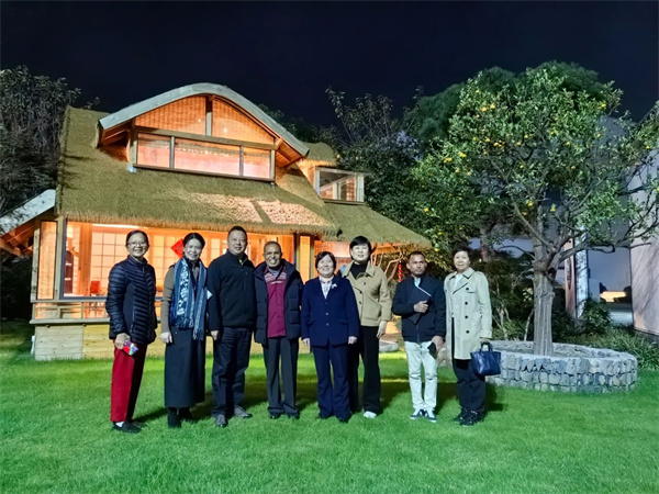 【左四為東帝汶前總統魯瓦克】