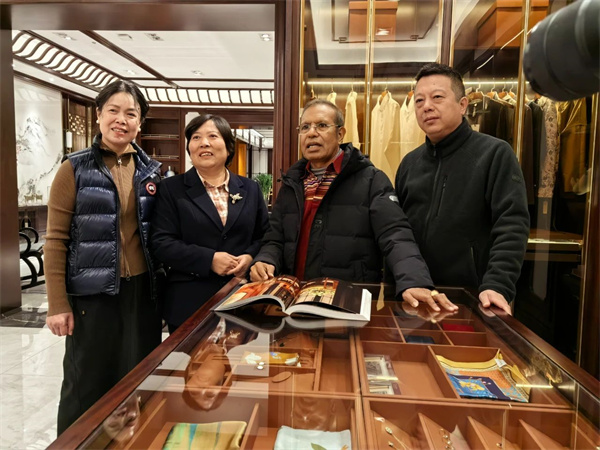 【東帝汶前總統魯瓦克親自體驗明堂家居產品】