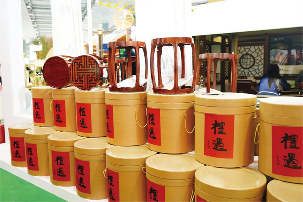 【現(xiàn)場(chǎng)體驗(yàn)咨詢明堂·禮遇鼓凳】 【現(xiàn)場(chǎng)體驗(yàn)咨詢明堂·禮遇鼓凳】