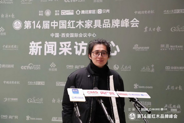 拾貳空間品牌主理人金如箭接受現場媒體的采訪 拾貳空間品牌主理人金如箭接受現場媒體的采訪